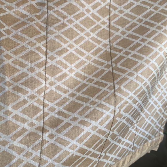 NWOT: ELEGANT BEIGE CHANDERI SAREE WITH GOLDEN BORDER. with unstitched blouse. - Picture 5 of 9